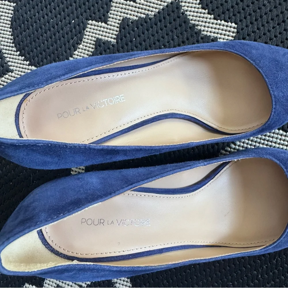 Pour La Victoire Navy Suede Block Heels